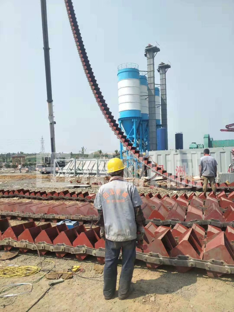 斗式提升機料斗配件安裝現場展示圖